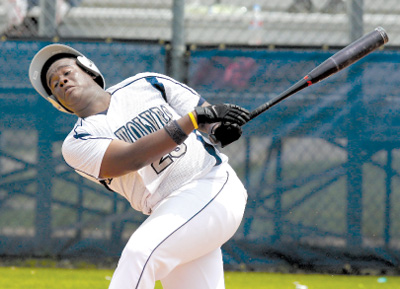 Lock shuts out Grey Wolves